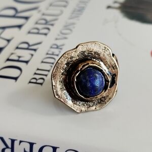Vintage Gold Tone Metal Ring with Lapis Lazuli - Brutalist Style
